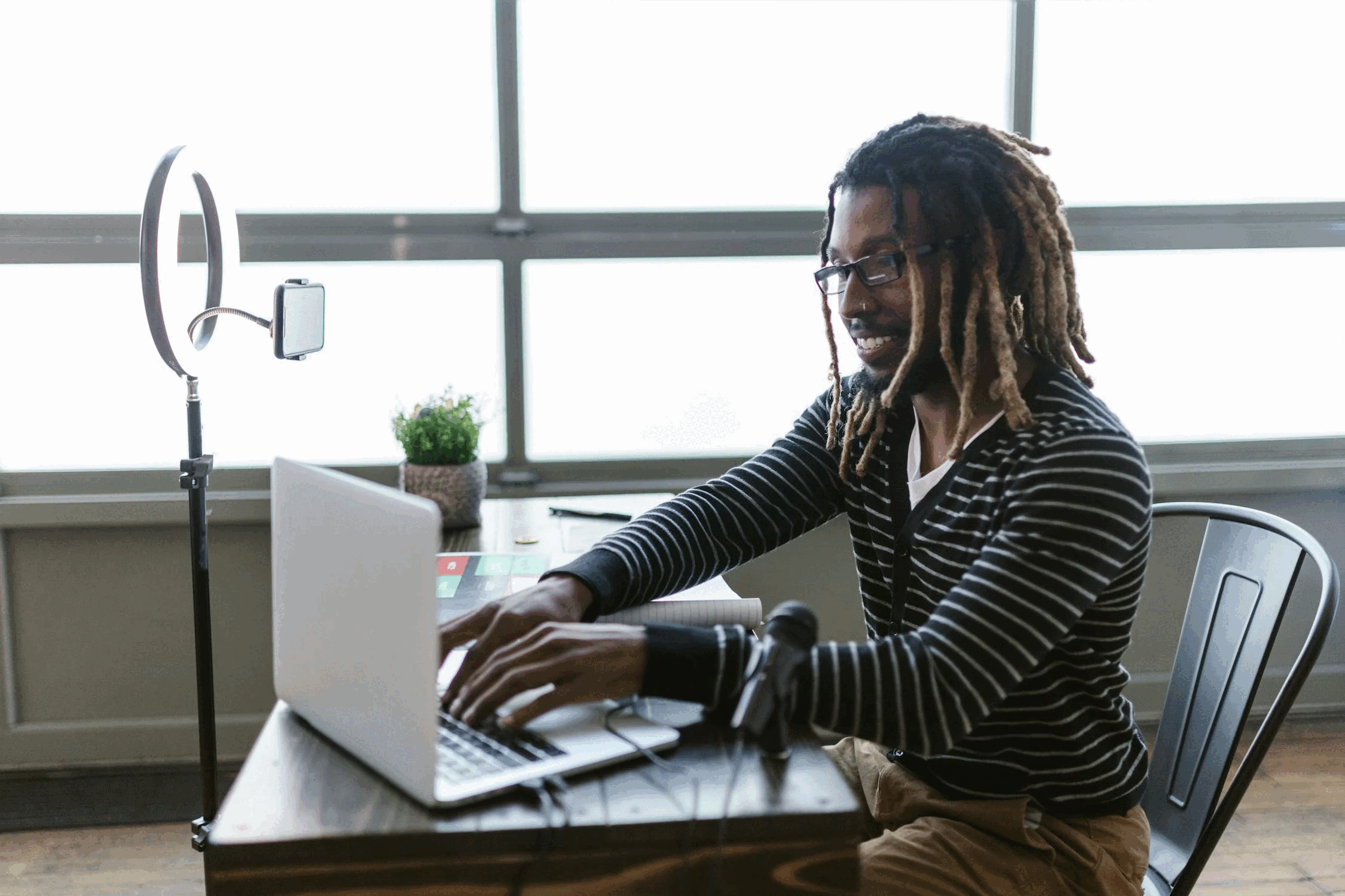 How it works demo video thumbnail